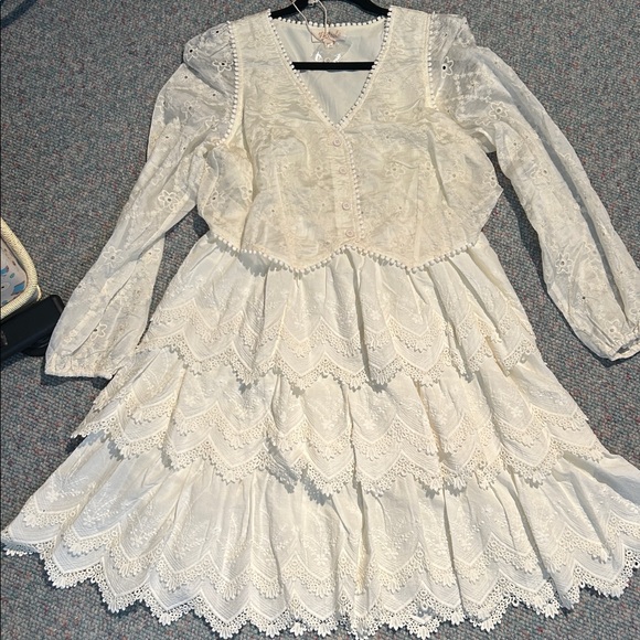 NWT Listicle Cream Lace Long Sleeve Dress size Medium - Picture 15 of 15